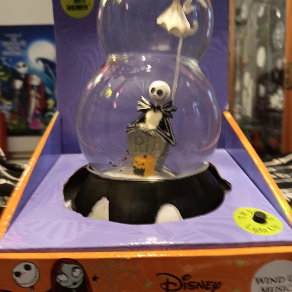 Nightmare before Christmas jack and zero Halloween light up snow globe. - Picture 1 of 3